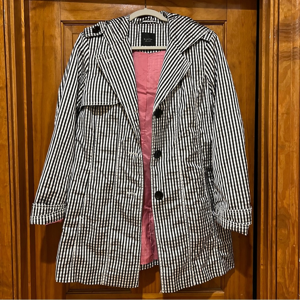 Braetan B&W Gingham w/pink lining rain jacket